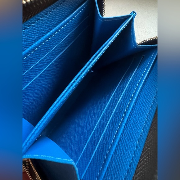 Louis Vuitton Vivienne Small Zippy Wallet - Picture 9 of 9